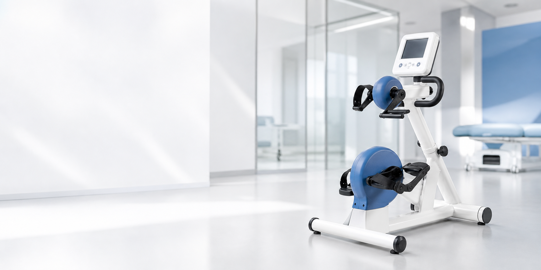 MOTOmed Bewegungstrainer im hellen Reha-Showroom